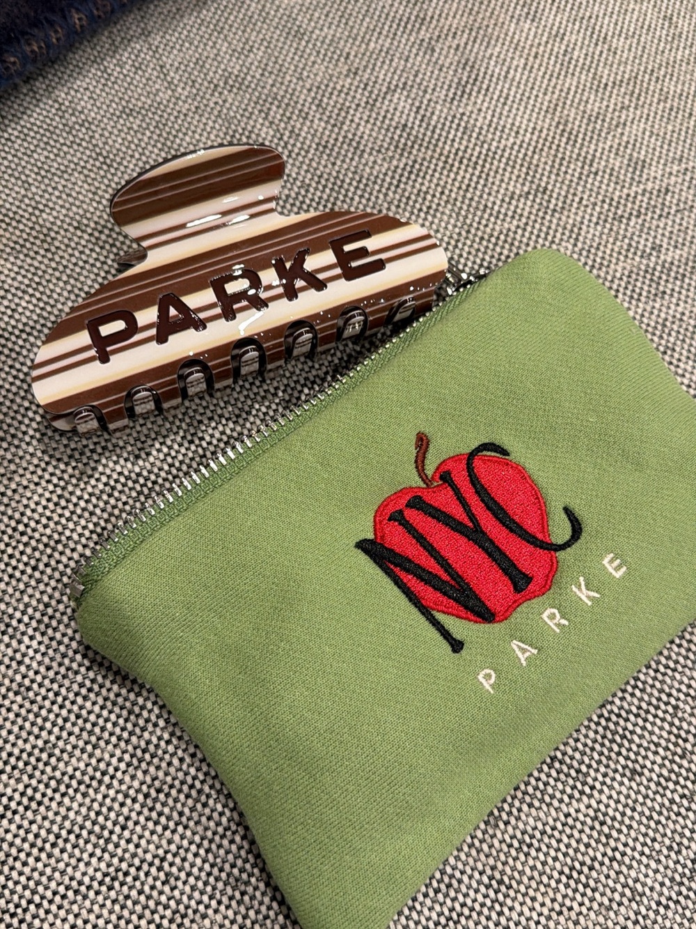 PARKE NYC POP UP - BROWN STRIPE CLAW CLIP with Green Zip Pouch Set